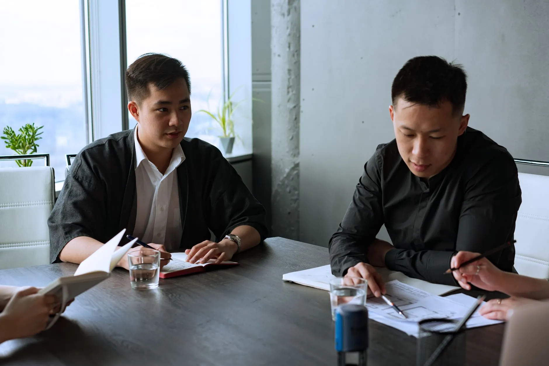 大数据产业投资模式对比：自建数据中心与第三方托管优劣解析